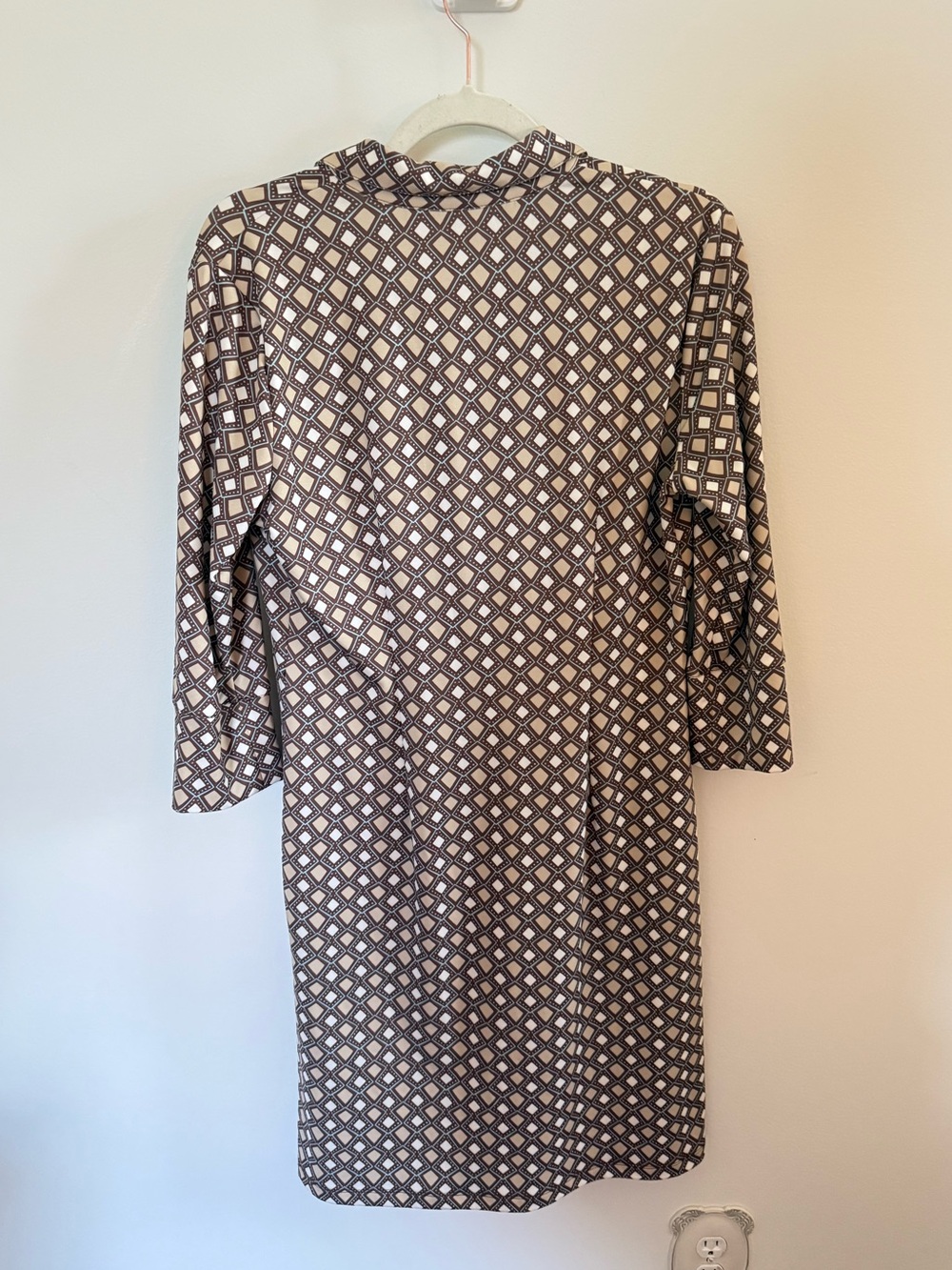 J. McLaughlin Geometric Print Shirt Dress Size Medium Brown 3/4 Sleeve - Picture 5 of 7
